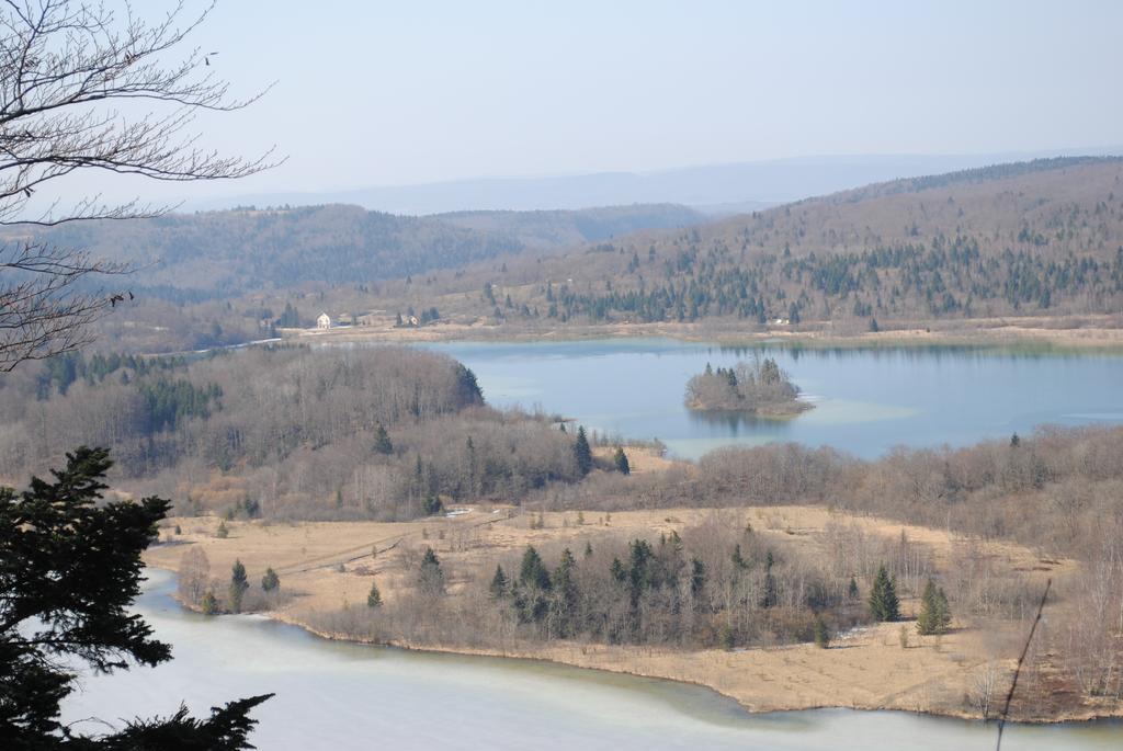 Auberge du Hérisson La Chaux-du-Dombief Esterno foto